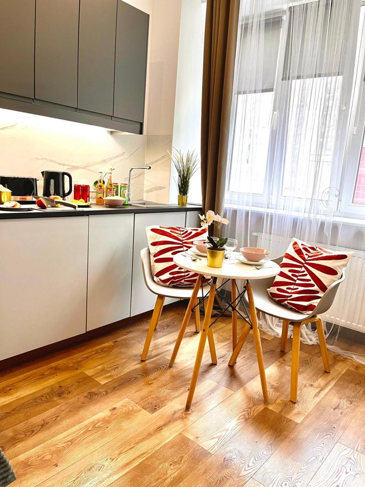 Super 1 Bed Room Condo In Warszawa Center Exterior photo